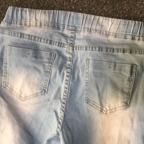 Size 7 GOGO JEANS USA Stretchy Pull-On Light Wash Jeans - Picture 2 of 4